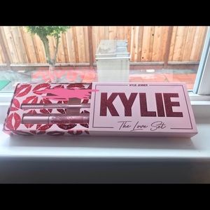 KYLIE VALENTINES LOVE❤️SET 💥ONLY LIPSTICK&LINER💥
